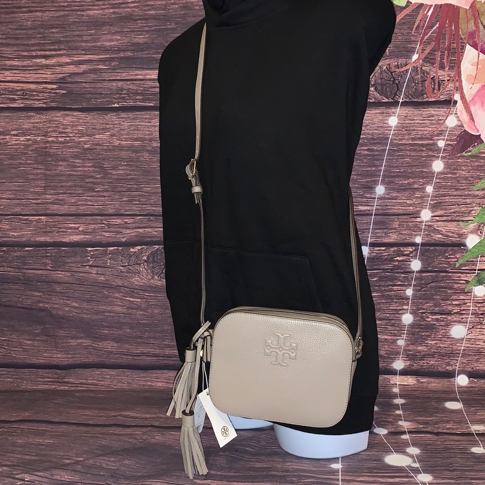 TORY BURCH THEA FRENCH GREY CAMERA CROSSBODY - Picture 2 of 10